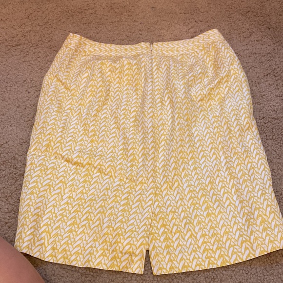 Yellow skirt - Picture 2 of 4